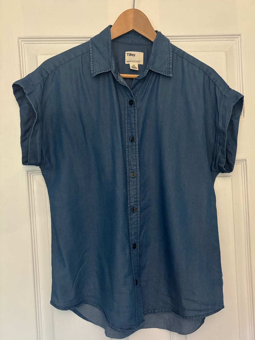 Tilley Mid-Blue Chambray Short Sleeved Button-Down Shirt | Women’s Size S-M